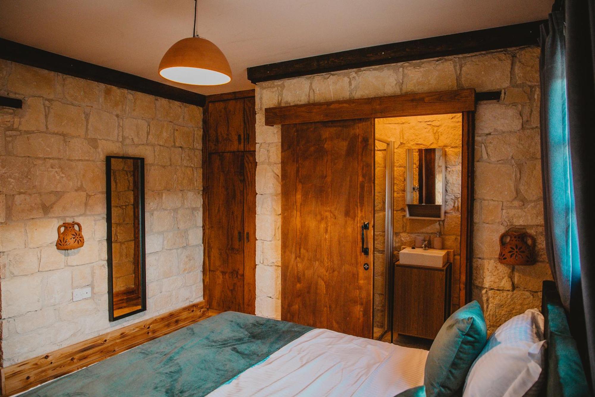 Kleos Noble Retreat - Stone-Build Apartments & Rooms With Pool, Sauna & Bbq Area Limassol Room photo