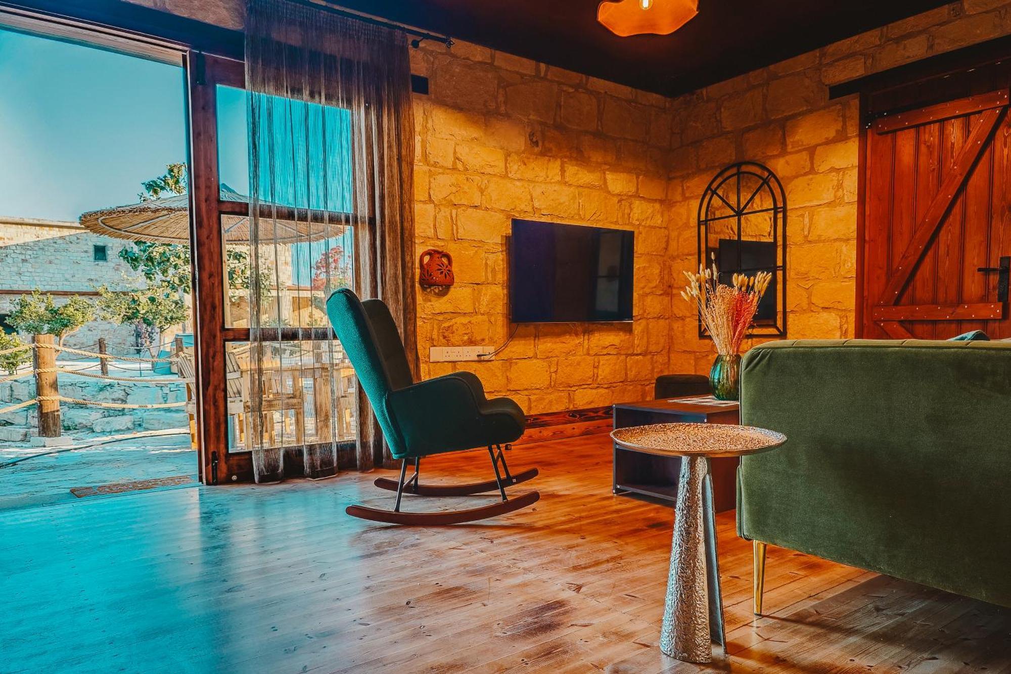 Kleos Noble Retreat - Stone-Build Apartments & Rooms With Pool, Sauna & Bbq Area Limassol Room photo