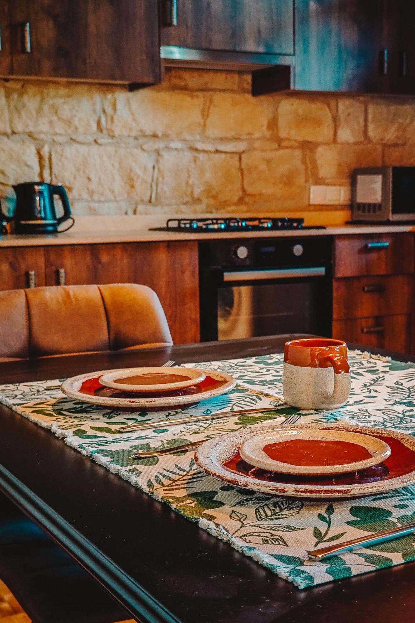 Kleos Noble Retreat - Stone-Build Apartments & Rooms With Pool, Sauna & Bbq Area Limassol Room photo