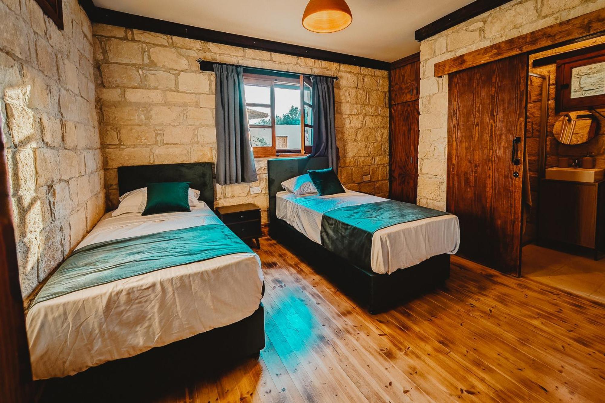 Kleos Noble Retreat - Stone-Build Apartments & Rooms With Pool, Sauna & Bbq Area Limassol Room photo