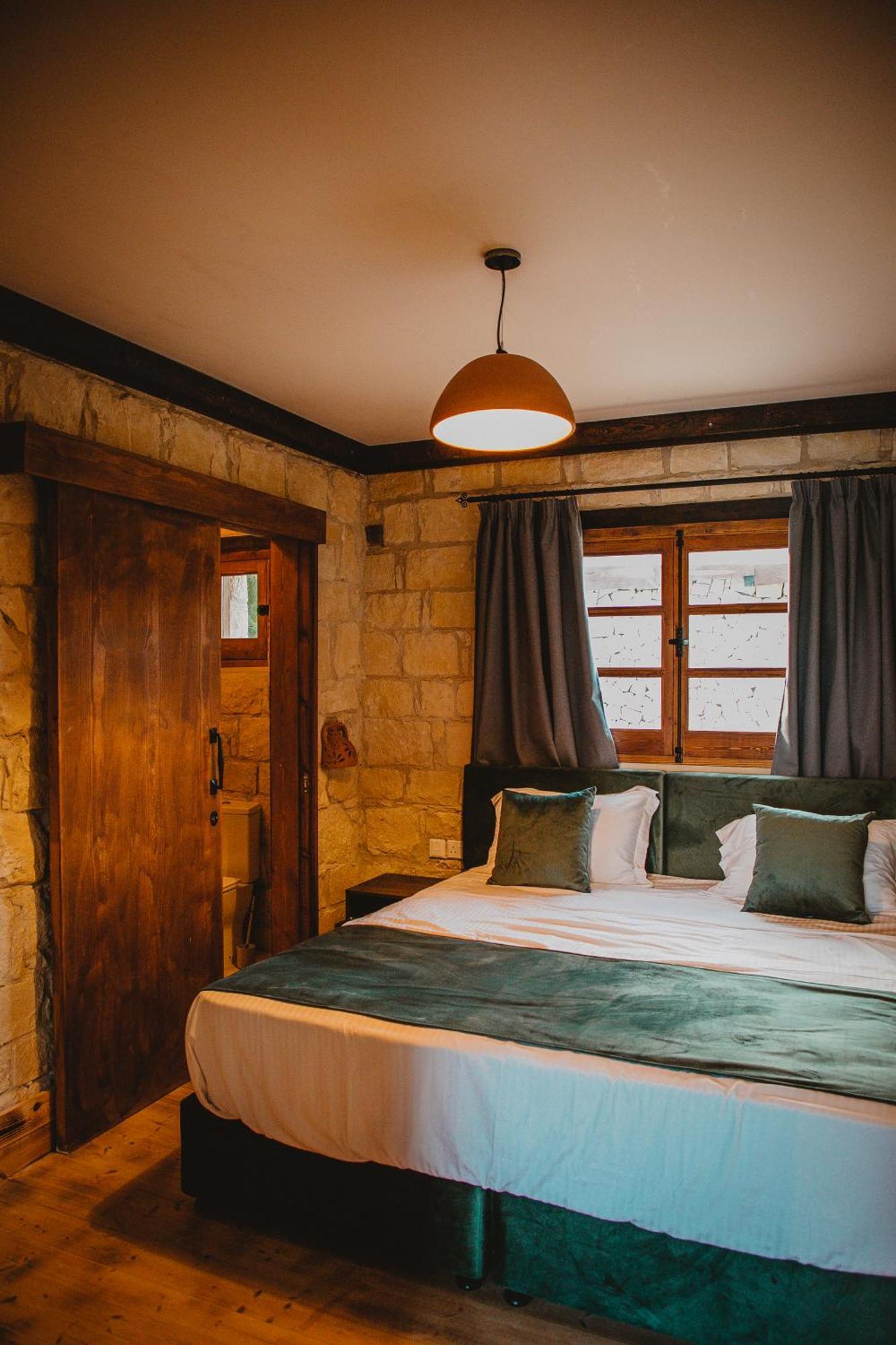 Kleos Noble Retreat - Stone-Build Apartments & Rooms With Pool, Sauna & Bbq Area Limassol Room photo