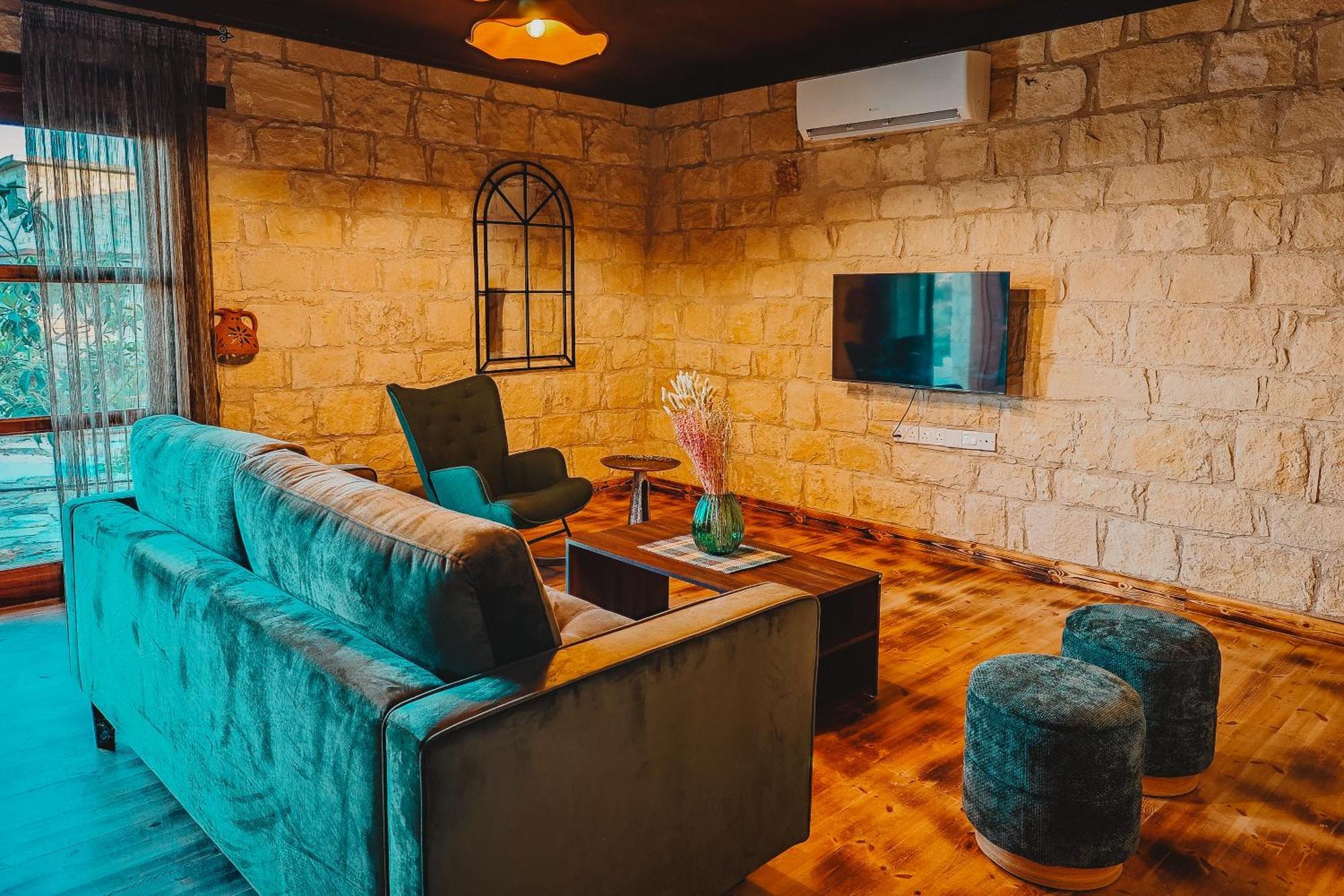 Kleos Noble Retreat - Stone-Build Apartments & Rooms With Pool, Sauna & Bbq Area Limassol Room photo